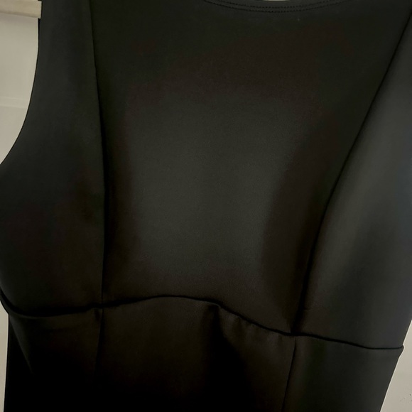 Elegant Black Sleeveless Dress - Picture 6 of 13